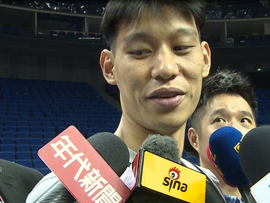 林书豪接受新浪采访