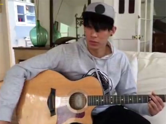 林书豪逗比模仿林俊杰