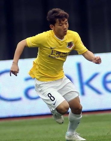 池忠国球衣献唯一延边球迷