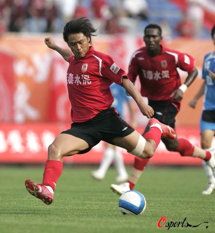 图文-[中超]长春亚泰vs大连实德 杜震宇拔腿怒射