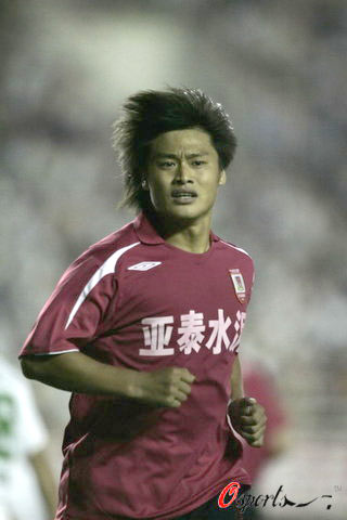 图文-[中超]长春亚泰vs浙江绿城 杜震宇点破对手大门