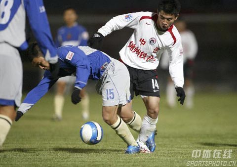 图文-[中超]辽宁西洋1-1深圳上清饮 杨健被于汉