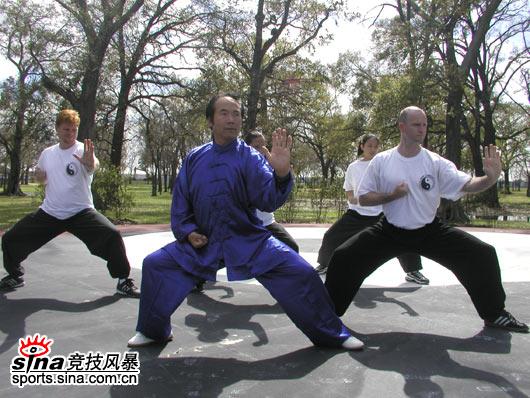 太极大师愿助姚明一臂之力太极拳能让姚成巨无霸