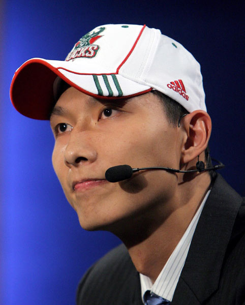 易建联现场英语接受采访:我已做好了打NBA的