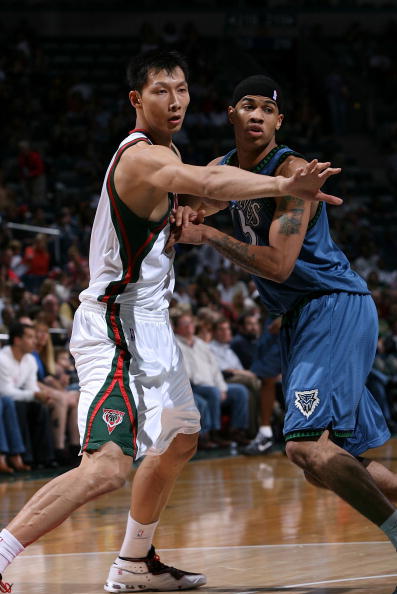 雄鹿崛起要从篮板开始 阿联学篮下肉搏术挤字