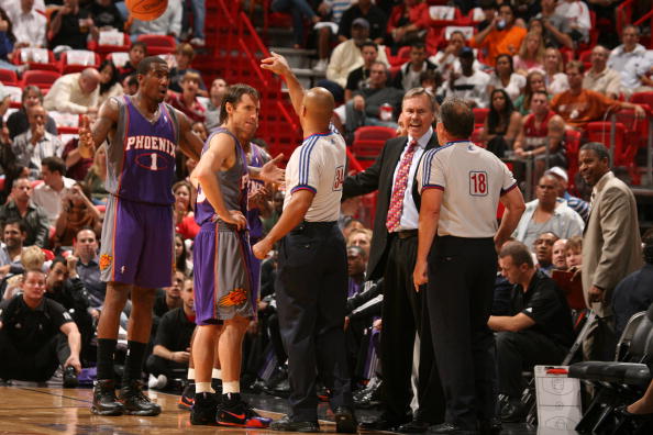 今日NBA:科比称赞拜纳姆 小霸王技术犯规被取