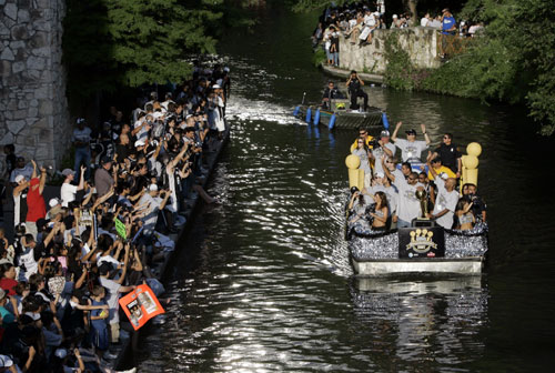 ͼ��-����Я�ܹھ������ʴ����а������Է�����