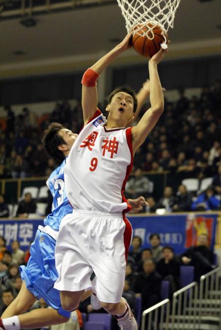 图文-孙悦篮球生涯回顾 CBA生涯上演扣篮秀_