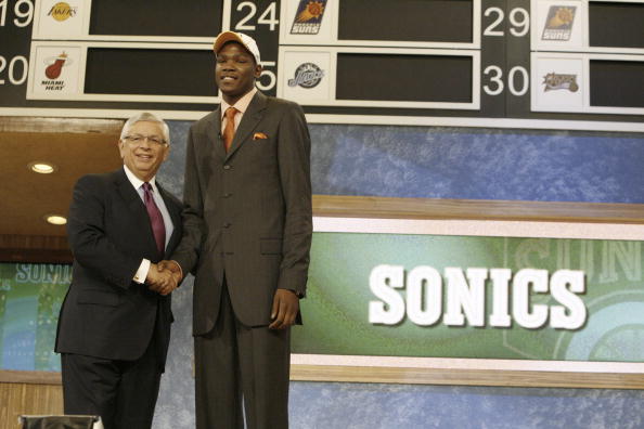 NBA选秀易建联第6顺位加盟雄鹿 孙悦进湖人