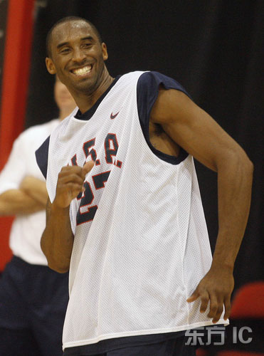 图文-美国男篮梦之队赌城集训 训练中科比又在搞怪_篮球-NBA_NIKE新浪竞技风暴_新浪网