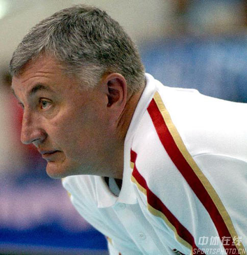 图文-中国男篮64-62委内瑞拉 尤纳斯场边观察