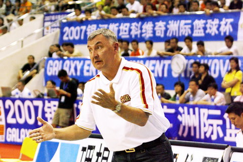 图文-中国男篮vs斯洛文尼亚 尤纳斯无奈队员失