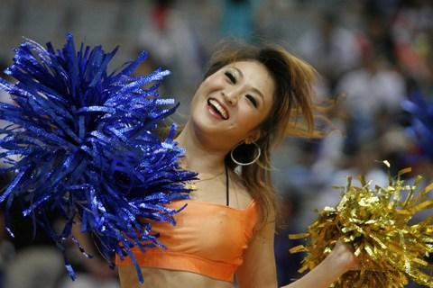 图文-[斯杯]篮球宝贝助威斯杯 热辣舞蹈动力十