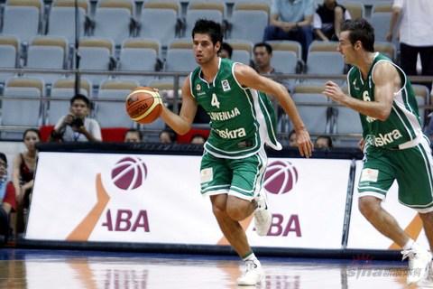 图文-[斯杯]斯洛文尼亚78-51安哥拉 斯队员带球