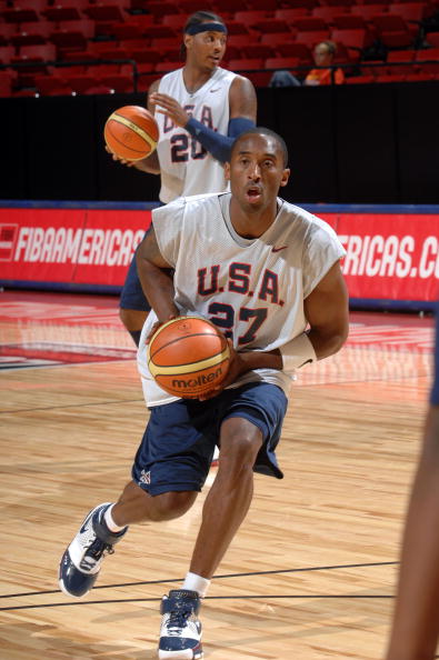 图文-美国男篮集训备战美锦赛 科比进行投篮训