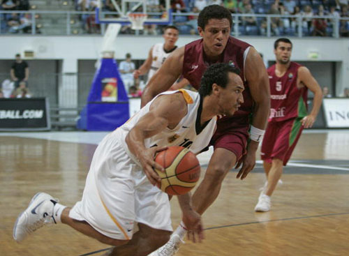 图文-篮球友谊赛德国vs葡萄牙 严密的防守_篮