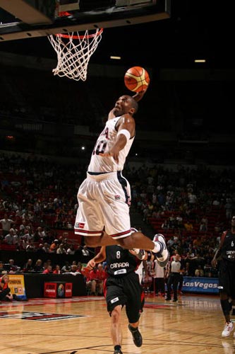 图文-美锦赛美国男篮113-63加拿大 里德飞身扣