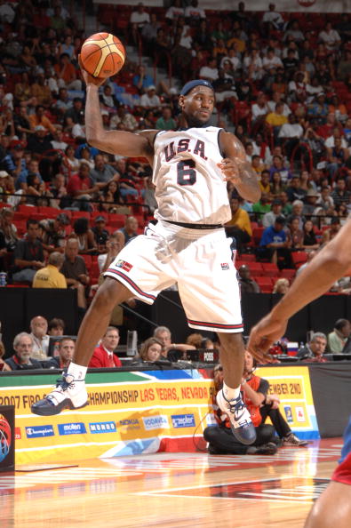 图文-[美洲杯]美国135-91波多黎各 詹姆斯寻找