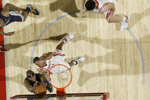 图文-[NBA季前赛]灰熊VS火箭斯威夫特如此勇