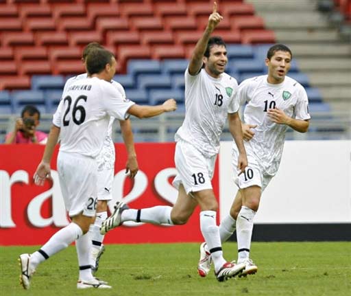 乌兹狂扫马来虎视国足 暴露一弱点可成朱家军