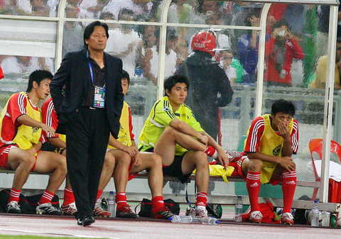 外电不解国足为何判若两队 三次换人尽显主教