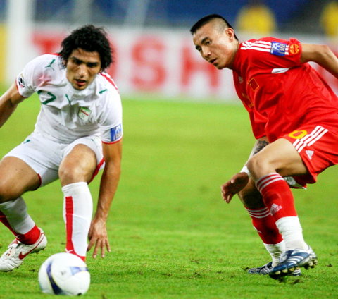 图文-[亚洲杯]中国队2-2伊朗 毛剑卿专心防守_