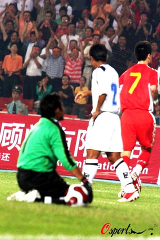 图文-[世界杯资格赛]国足VS缅甸 丢球后缅门将