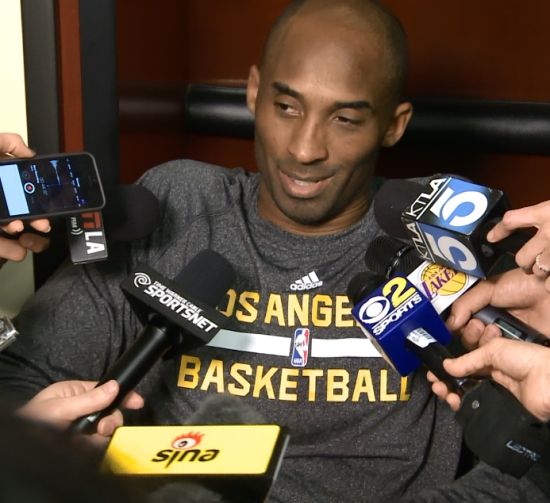 科比:自己犯规这是经验