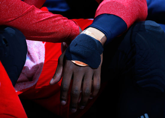 左手5处骨折沃尔打了37分钟