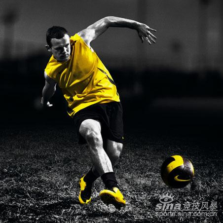 世界足球明星大秀nike新款战靴