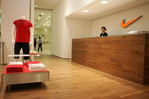 图文-中国首家耐克旗舰店在北京正式开业 店内