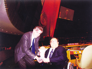 邢良坤对北京奥运的特别情怀 用精美的陶艺说