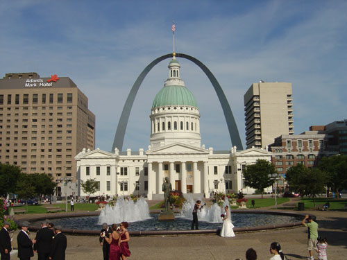 追寻百年圣路易斯城 在西进之门下定格人生