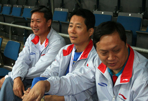 图为-中国体操队备战世锦赛 中国队教练组侦察