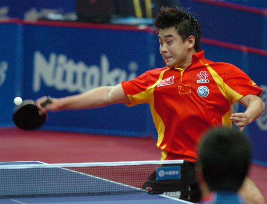 图文-乒乓球锦赛王皓晋级男单八强 王皓横板直