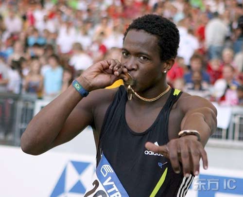 刘翔劲敌跑进13秒大关 110米栏进入双人对决