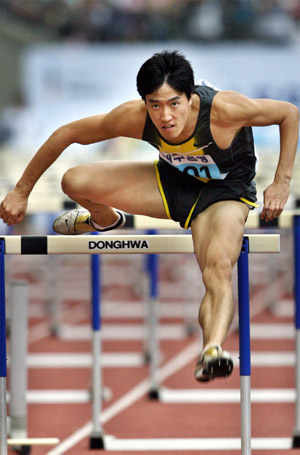 金牌收尾刘翔07回顾:两度跑进13秒首夺世锦赛