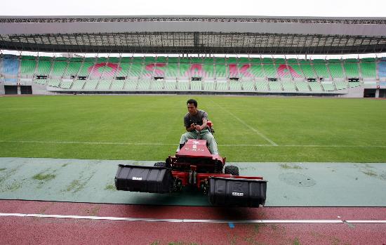 图文-日本大阪整修场地迎接世锦赛 最后的整修