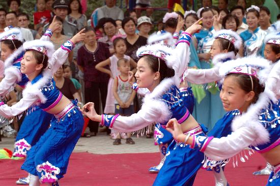 图文-丰台广场舞蹈展示人文奥运风采 蒙古族舞