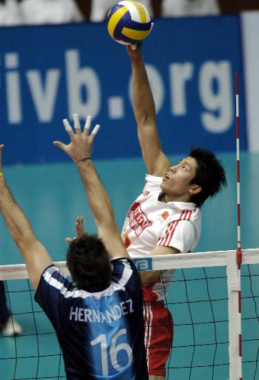 图文-世界男排联赛中国3-0阿根廷 队长沈琼只手