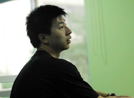 图文-中国乒乓球赛国乒训练 马龙渴望沉静中爆