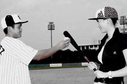 图文-星战国际名模VS洋基小子 四目相对擦出火