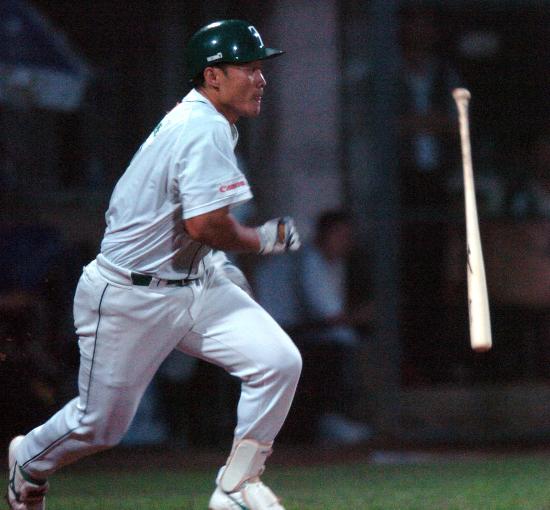 图文-天津雄狮队夺棒球联赛总冠军 冲!我要得分