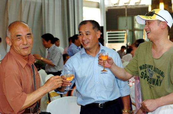 图文-云南体操五十周年庆典举行李宁\/童非来敬