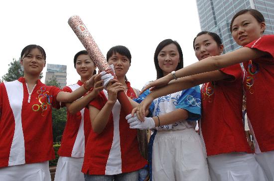 图文-安徽启动奥运火炬手选拔活动 苏明娟等参加