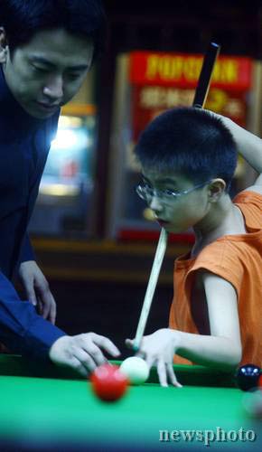 图文-北京成立专业儿童台球培训机构 小朋友练