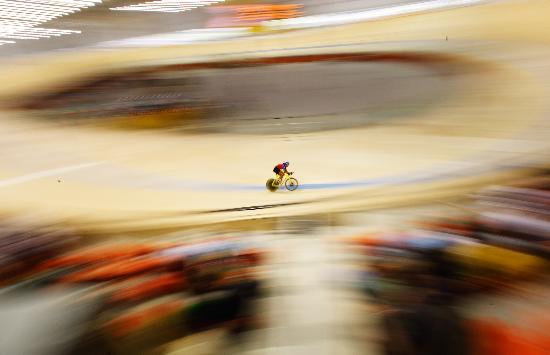 图文-泛美运动会自行车赛况 赛车场上的浮光掠