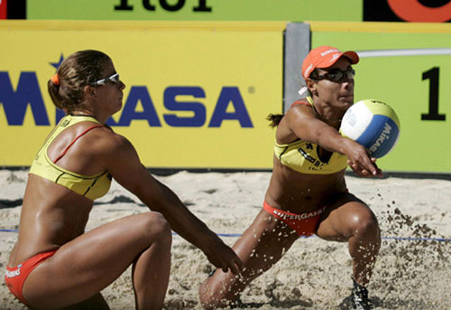 图文-沙滩排球世锦赛25日赛况 严防死守密不透