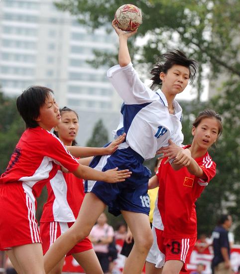图文-全国小学生手球联赛山西开赛 小队员飒爽