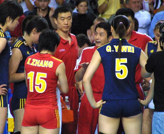 图文-中国女排3-2波兰女排 陈忠和向爱徒面授机